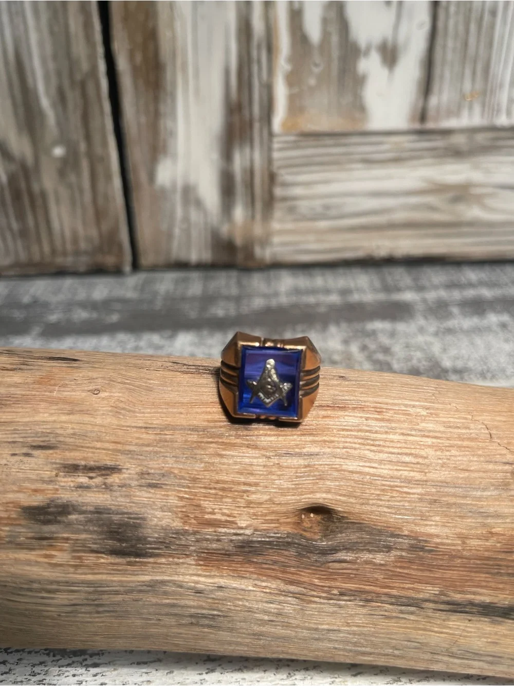 Men's Gold 10K Blue Masonic Square & Compass Signet Ring 7.86 grams